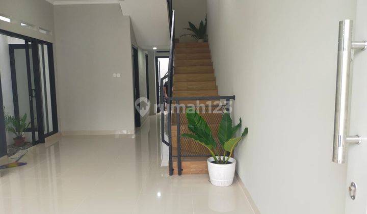 Rumah 2 Lantai Sudah Renovasi Unfurnished SHM di Jl Megapolitan Cinere, Jakarta Selatan 2