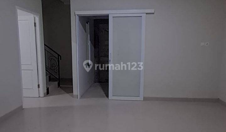 Rumah 2 Lantai Bagus Unfurnished SHM di Jl Kemang Raya, Depok 2