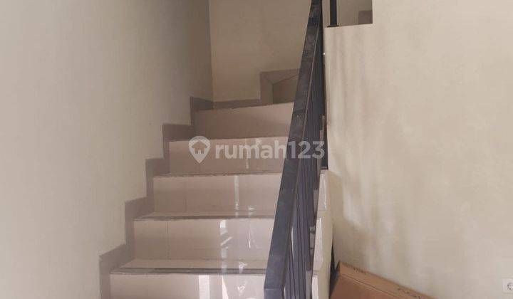 Rumah di Jln kemang raya 2 Lantai Bagus SHM di Depok 2