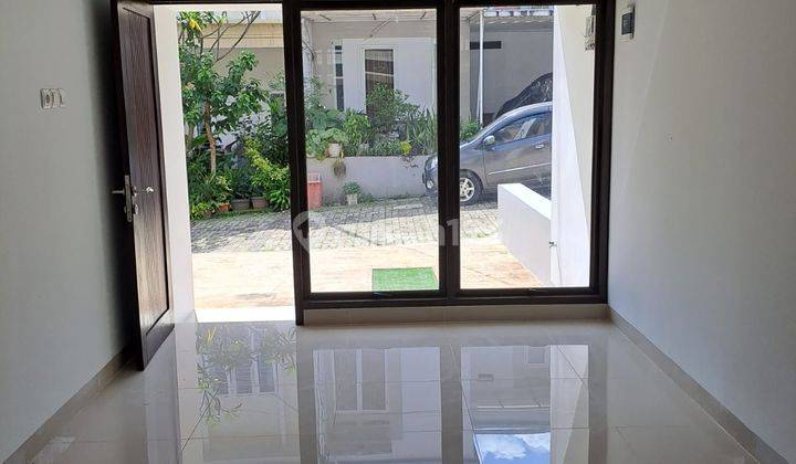 Rumah 2 Lantai Bagus SHM di Jl Raya Cinere, Depok 2