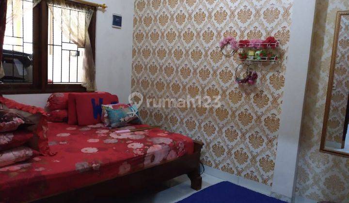 Rumah 2 Lantai Bagus Semi Furnished SHM di Jl Raya Kukusan, Depok 2