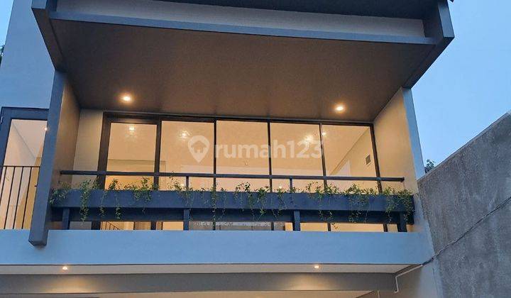 Rumah 3 Lantai Bagus Unfurnished SHM di Kemang jakarta 1