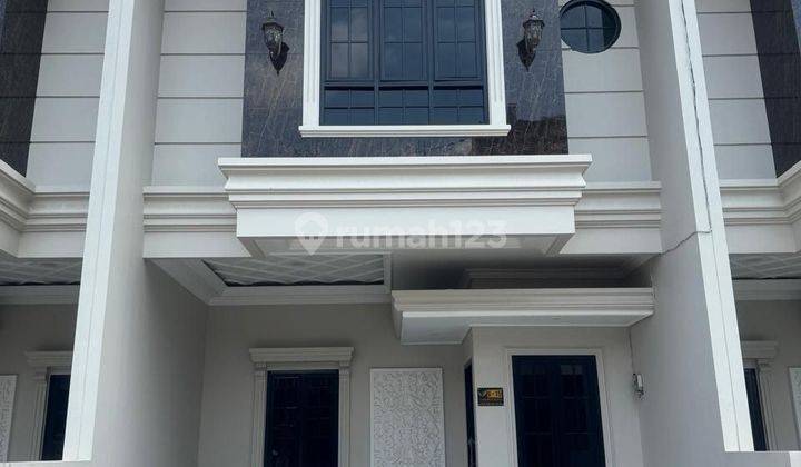 Rumah American Classic 2 Lantai SHM di Tanah Baru, Depok 1