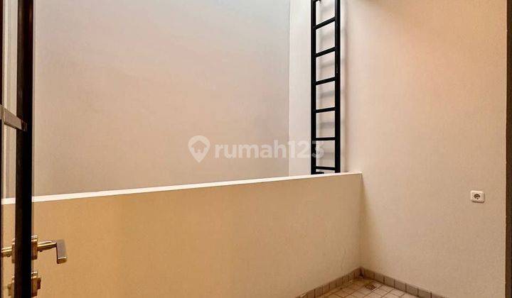 Rumah 2 Lantai SHM Bagus Selatan di Jln M kahfi 1 jagakarsa 2