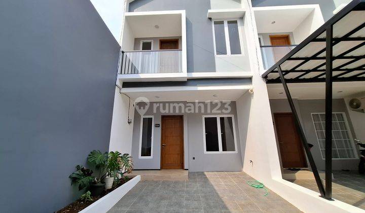 Rumah 2 Lantai Bagus Unfurnished SHM di Jakarta Selatan 1