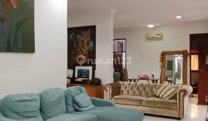 Rumah mewah Bagus SHM hadap Selatan di jakarta timur  2