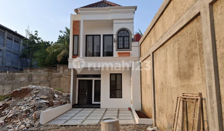 Rumah 2lantai akses 2 mobil dekat pintu tol limo 