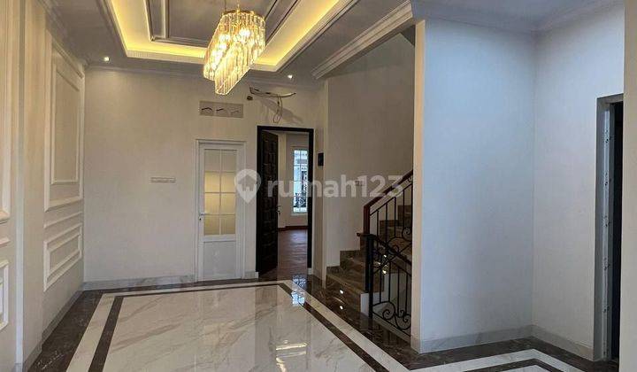 Rumah Bagus Siap Huni 3lantai Rooftop Plus Kolam Renang  2