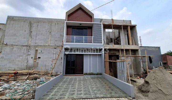 Rumah 2 Lantai Cluster Pinggir Jalan Dekat Stasiun Depok