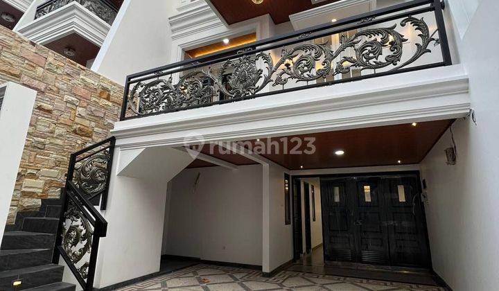 Rumah Bagus Siap Huni 3lantai Rooftop Plus Kolam Renang  1