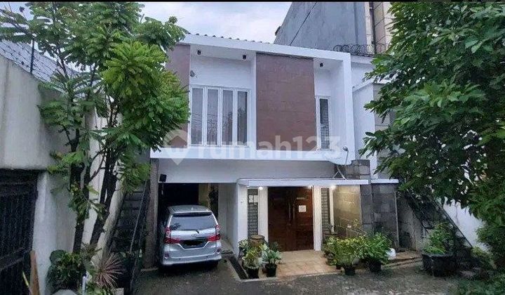 Rumah Secondary Cakep Unik Lokasi Dekat Pintu Tol Tomang 
