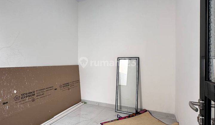 Rumah Bagus Unfurnished SHM di Jl Raya Kukusan, Depok 2