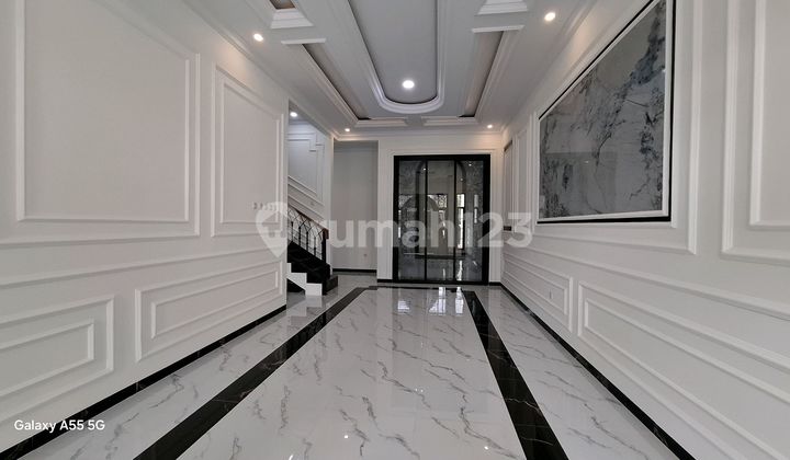 Rumah Desain.american Klasik di Pancoran Mas Depok 2