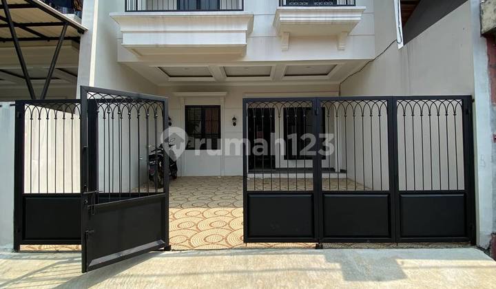 Rumah 2lantai american clasik dekat stasiun depok lama 1