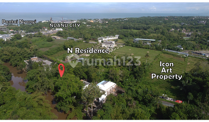 Tanah tepi sungai di Pantai Nyanyi