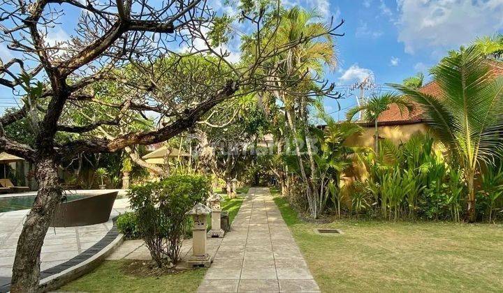 Resort Villa Butik Mewah Bergaya Bali Di Jantung Seminyak  2