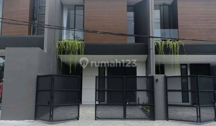 Rumah Baru Desain Mewah Jl Utama Kutisari Indah Bebas Banjir Row 4 Mobil 1