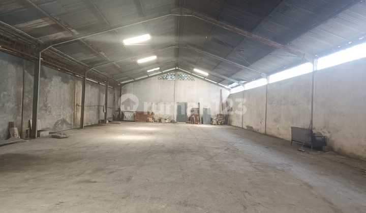 Strategic Warehouse on Main Road in Rungkut Industrial Area