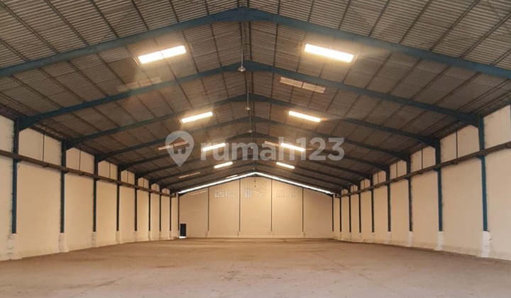 Cheap Warehouse Ready to Live Flood-Free Romokalisari Near Toll Road