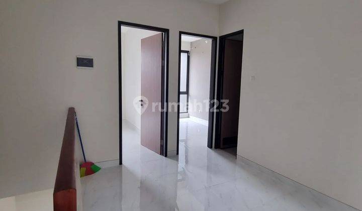 Rumah murah desain mewah dikawasan elit Pakuwon City kondisi baru gress bisa KPR 4