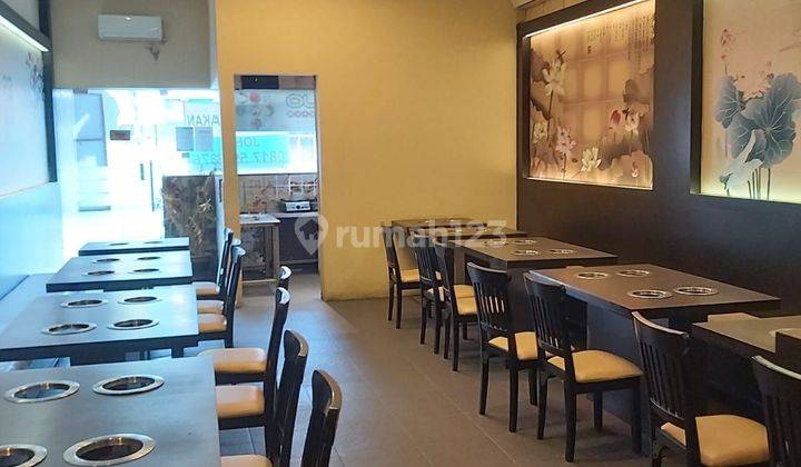 Ruko murah selangkah dg mall Pakuwon lokasi ramai strategis jejer bank, resto, toko besar  2