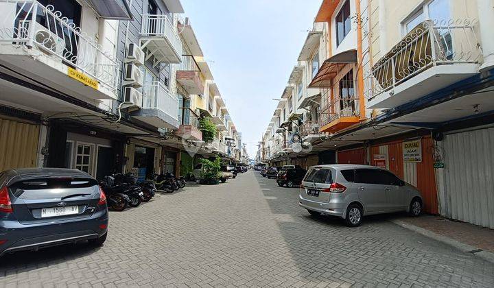 Ruko 3 Lantai Murah Strategis Area MERR Surabaya Parkir Luas 2