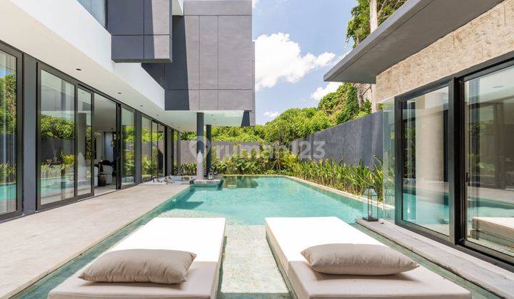 Villa Baru Desain Futuristik Di Jantung Pererenan Canggu Bali  2