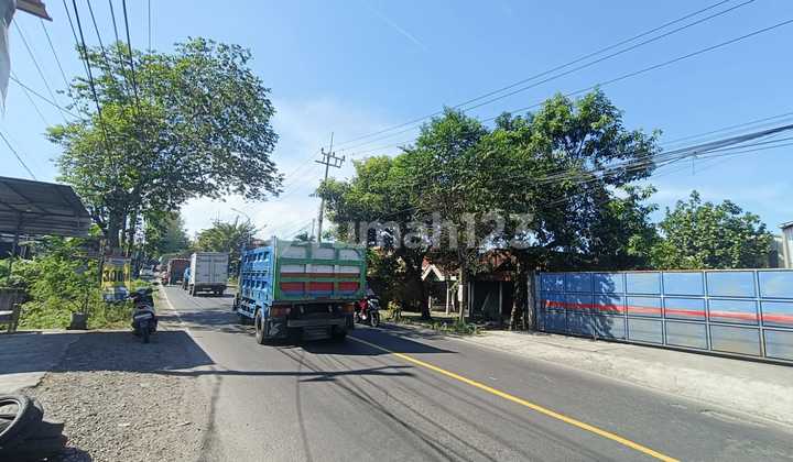 Good Warehouse Ready to Live In Flood-Free on Menganti Main Road Near Sby Good Warehouse Ready to Live In Flood-Free on Menganti Main Road Near Sby