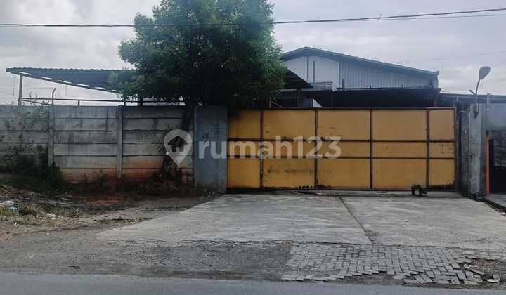 Factory Charcoal for Sale with Production Machines at Low Stock, Below Market Price, Strategic Location on Kedamean Main Road Near the Highway Factory Charcoal for Sale with Production Machines at Low Stock, Below Market Price, Strategic Location on Kedamean Main Road Near the Highway