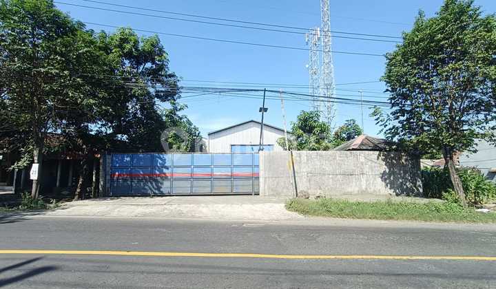 Good Warehouse Ready to Live In Flood-Free on Menganti Main Road Near Sby Good Warehouse Ready to Live In Flood-Free on Menganti Main Road Near Sby