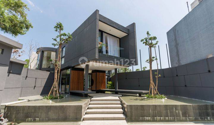 Villa Baru Desain Futuristik Di Jantung Pererenan Canggu Bali  1