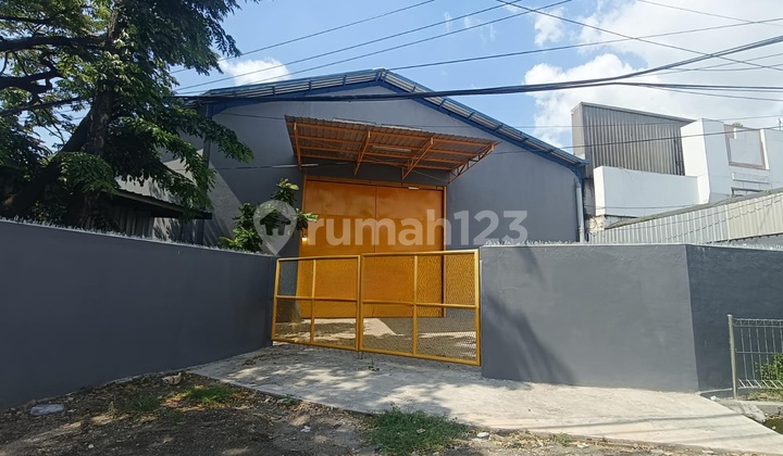 Strategic Warehouse in the Tanjung Perak Surabaya Port Area Strategic Warehouse in the Tanjung Perak Surabaya Port Area