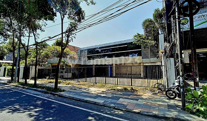 Strategic Ex-Bank Shop House in the Heart of Diponegoro City, Surabaya 2