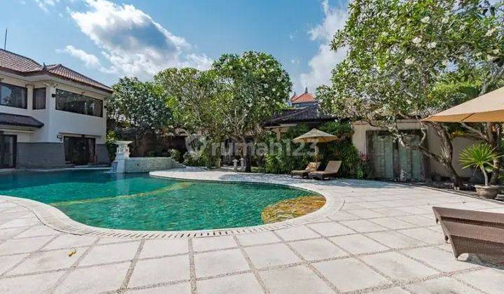 Resort Villa Butik Mewah Bergaya Bali Di Jantung Seminyak  1