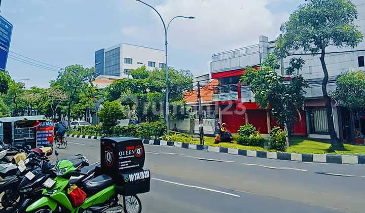 Strategic Shop House Ready to Occupy in Central Surabaya, Kedung Doro Main Road 2