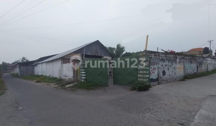 Cheap and Strategic Warehouse and Factory in Jetis Mojokerto