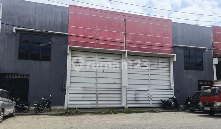 "Flood-Free Pond Warehouse Near Rungkut Industrial Area and Toll Road"