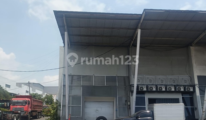 Limited Stock Warehouse Shops in Gudang Raya Margomulyo with Spacious Parking and Flood-Free 2