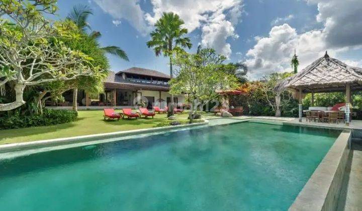 Villa Mewah 5 Kamar Dg Taman Luas Dekat Pantai Pererenan Bali  1