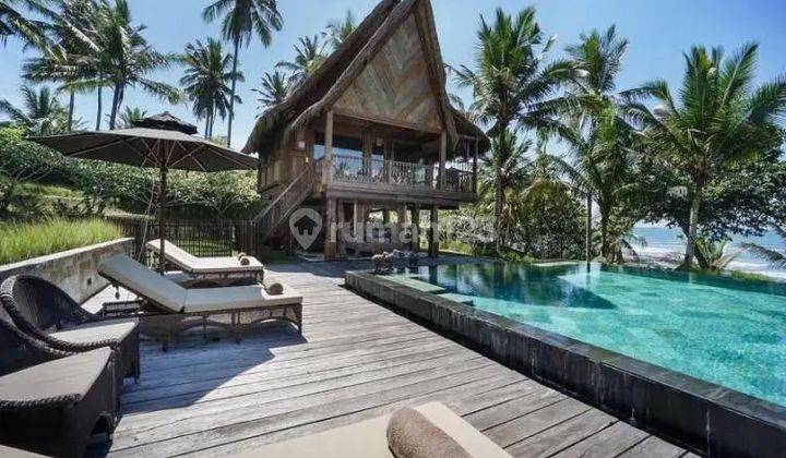 Vintage Style Beachfront Villa With Spacious Estate In Pekutatan Bali 2