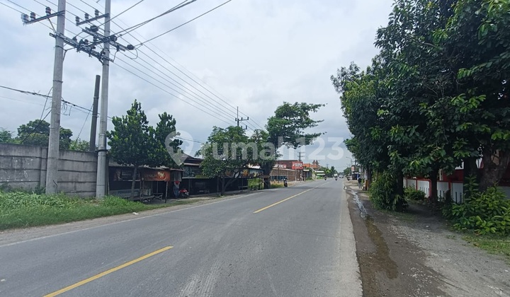 Strategic Warehouse on Jl Raya Besar Near Kedamean Toll Road, Menganti, Gresik