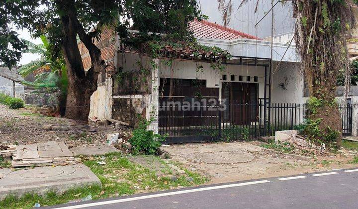 Cempaka Putih rumah tua hitung tanah saja. SHM Tenggara 1