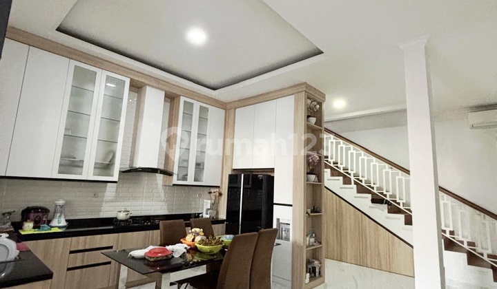 Rumah Minimalis. 3 Lantai. 6 Kamar.shm. Dekat Akses Toll Rumah Minimalis. 3 Lantai. 6 Kamar.shm. Dekat Akses Toll