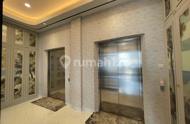 Dijual Apartemen lux with private lift type 4 bedroom jadi 2 bedroom fully furnished di penthouse La Viz #50 2