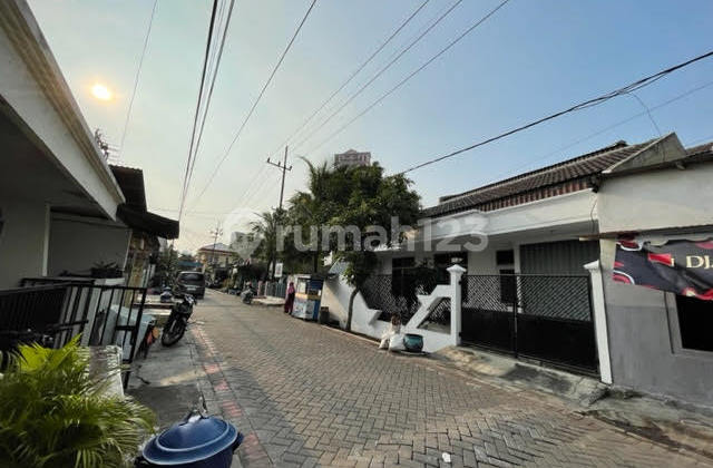 Rumah Disewakan di Putat Gede Timur Iv Surabaya Barat 3