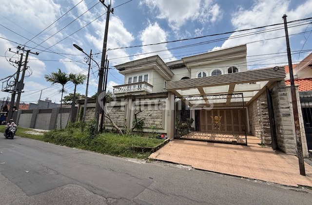 For Sale Fully Furnished Beautiful House in the City Center on Jl. Kinibalu, Surabaya For Sale Fully Furnished Beautiful House in the City Center on Jl. Kinibalu, Surabaya