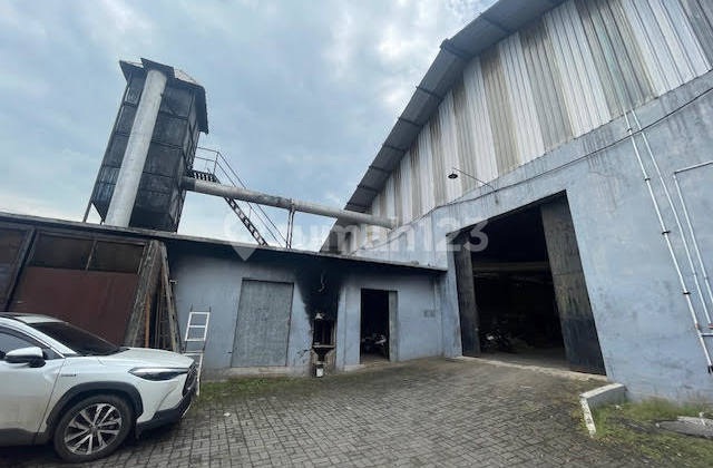Furniture Factory for Sale on Taman Siswa Street, Batealit - Jepara