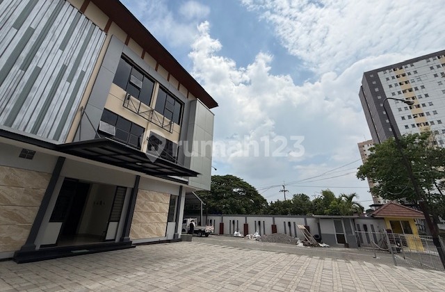 For Rent Building on Jl. Darmo Bavarian Block D, Surabaya