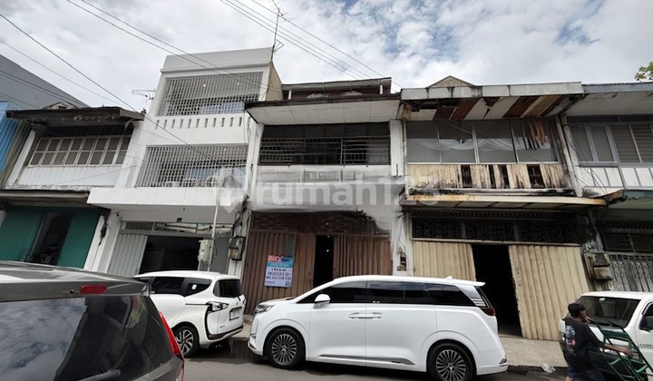 Store for Rent on Waspada Street, North Surabaya (Newly Renovated Condition)
