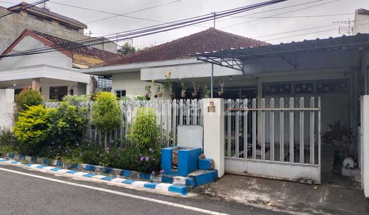 House for sale, suitable for boarding in Jalan Terusan Candi *Kalasan IV, Malang.